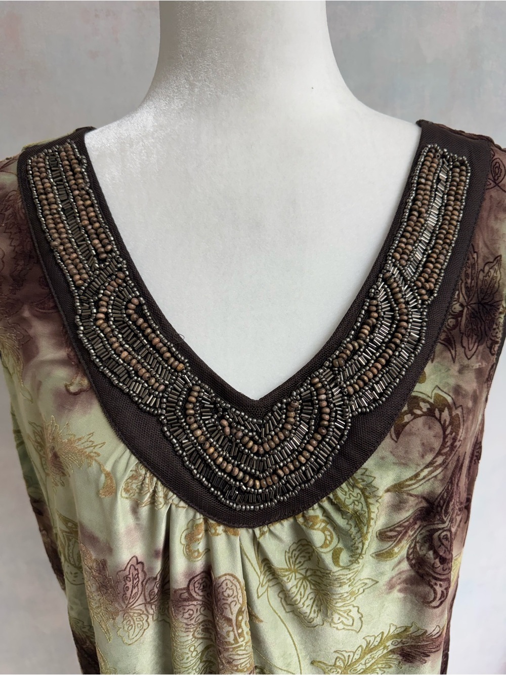 Dress Barn Bling NWOT Sleeveless Brown & Green Top, Beaded Neckline.